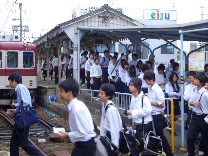 上野市駅ラッシュ風景.JPG